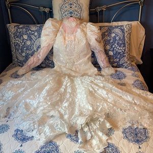 Vintage wedding gown. Floor length. Size 12.